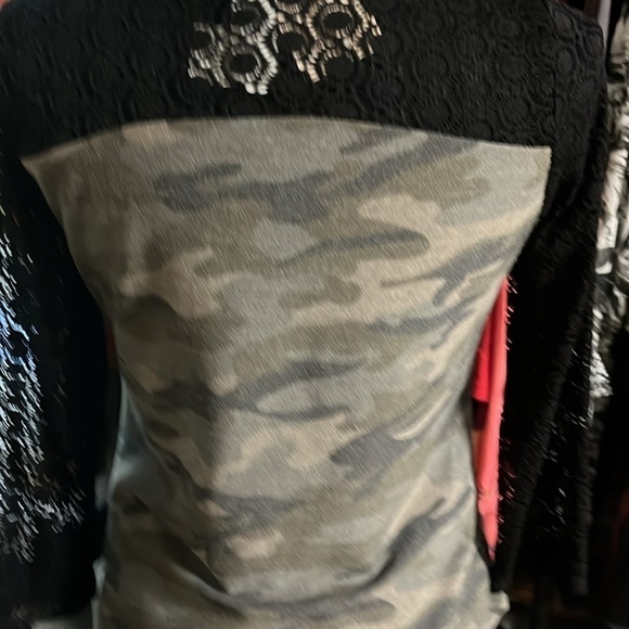 Three-quarter sleeve camouflage, senior centers, lace lightweight top - Picture 3 of 3